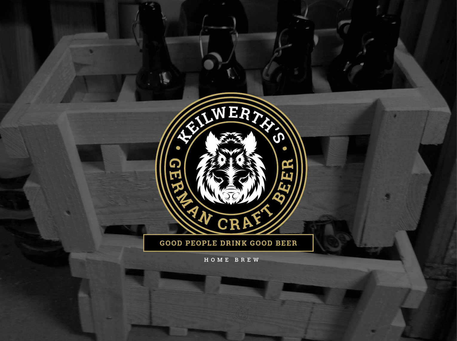 catfish creative für German Craft Beer, dunkles schwarzweiss Foto mit dem Bierkasten aus Holz und Logo