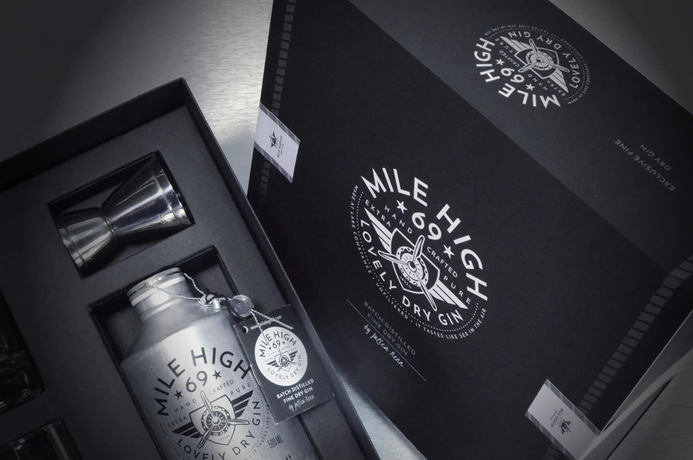 chwarze, edle Mile High 69 Gin Geschenkverpackung mit Logo, Design Christin von Wels